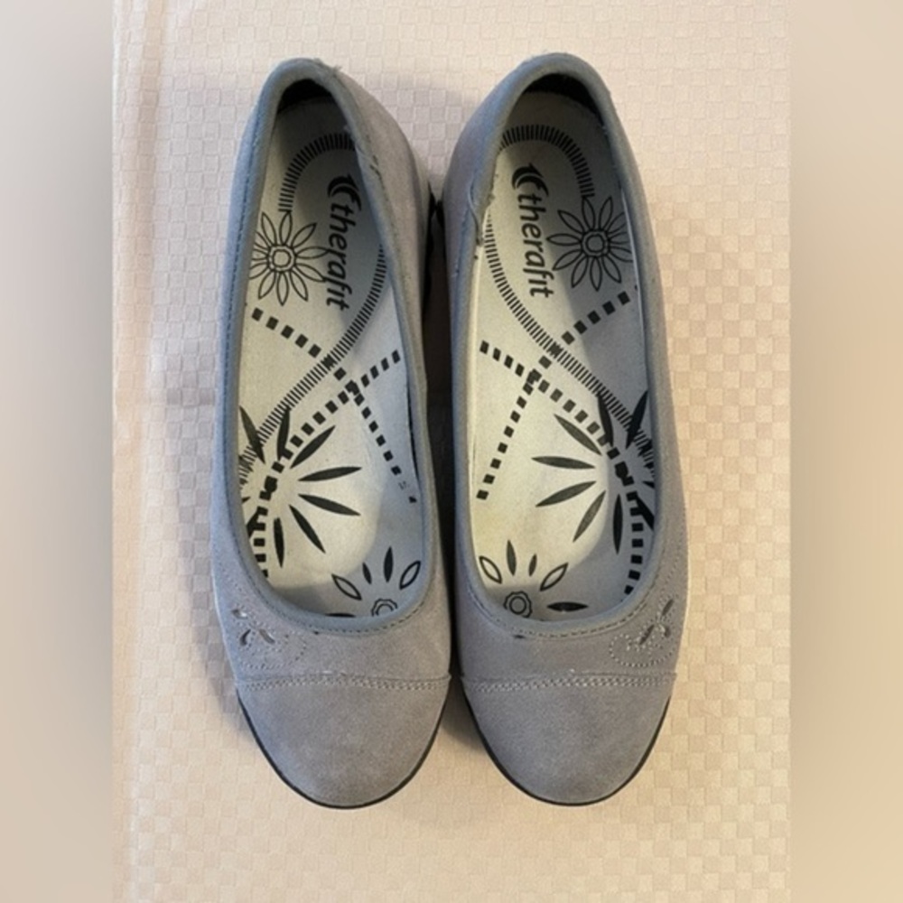 Therafit gray suede flats with silver leather strip Size 6.5.